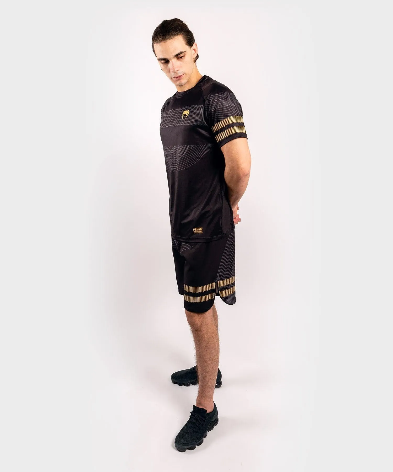 Camiseta Venum Club 182 Dry Tech - Negro/Oro