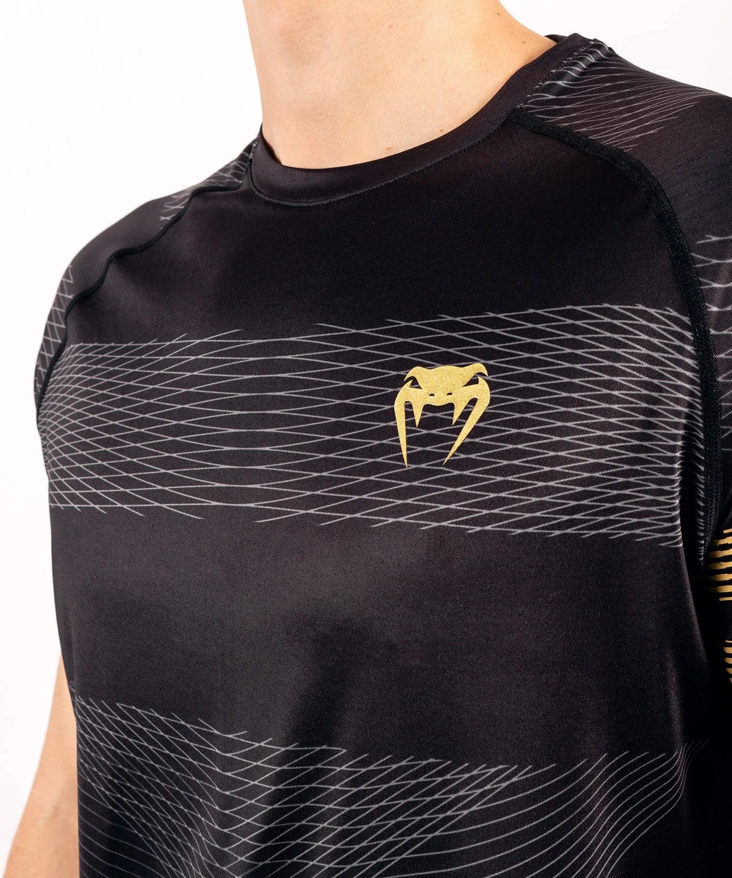 Camiseta Venum Club 182 Dry Tech - Negro/Oro