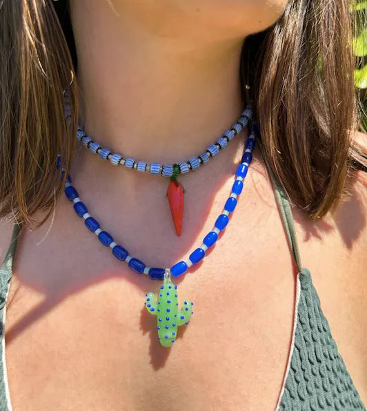 Collar de cerámica azul y piedra Agata de arbol con cactus de cristal