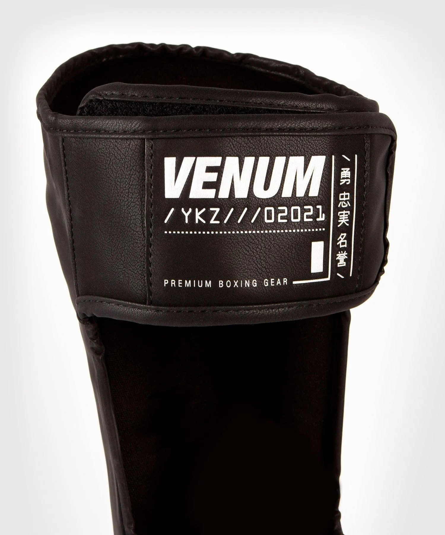 Espinilleras Venum YKZ21 - Negro/Negro