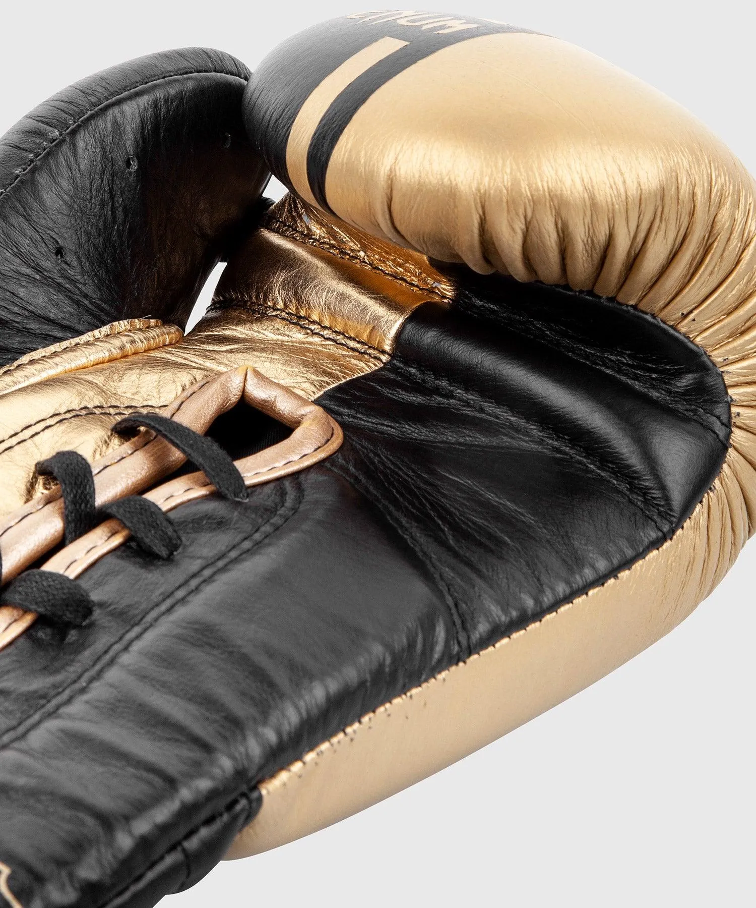 Guantes de Boxeo profesional Venum Shield – cordones - Negro/Oro