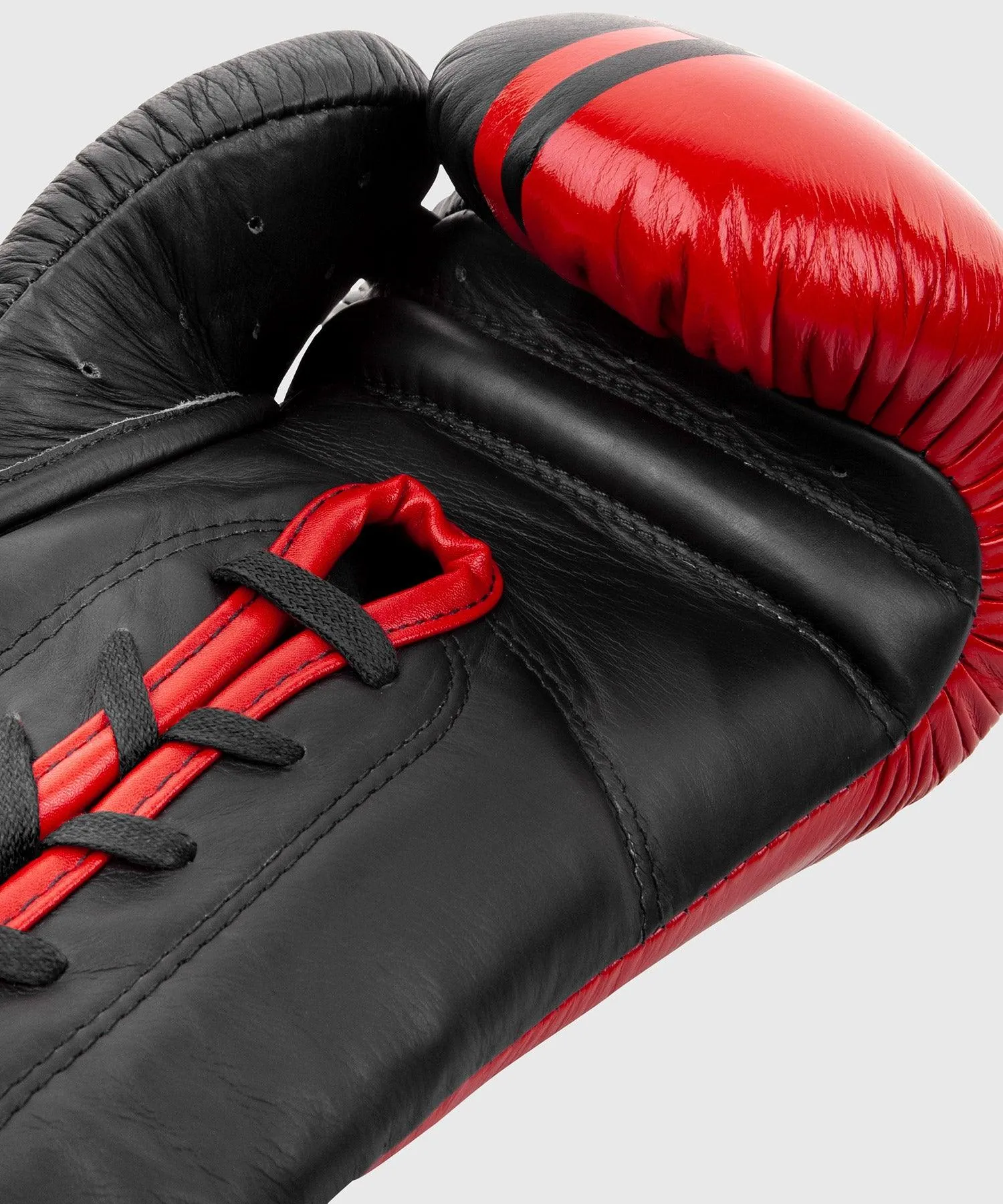 Guantes de Boxeo profesional Venum Shield – cordones - Negro/Rojo