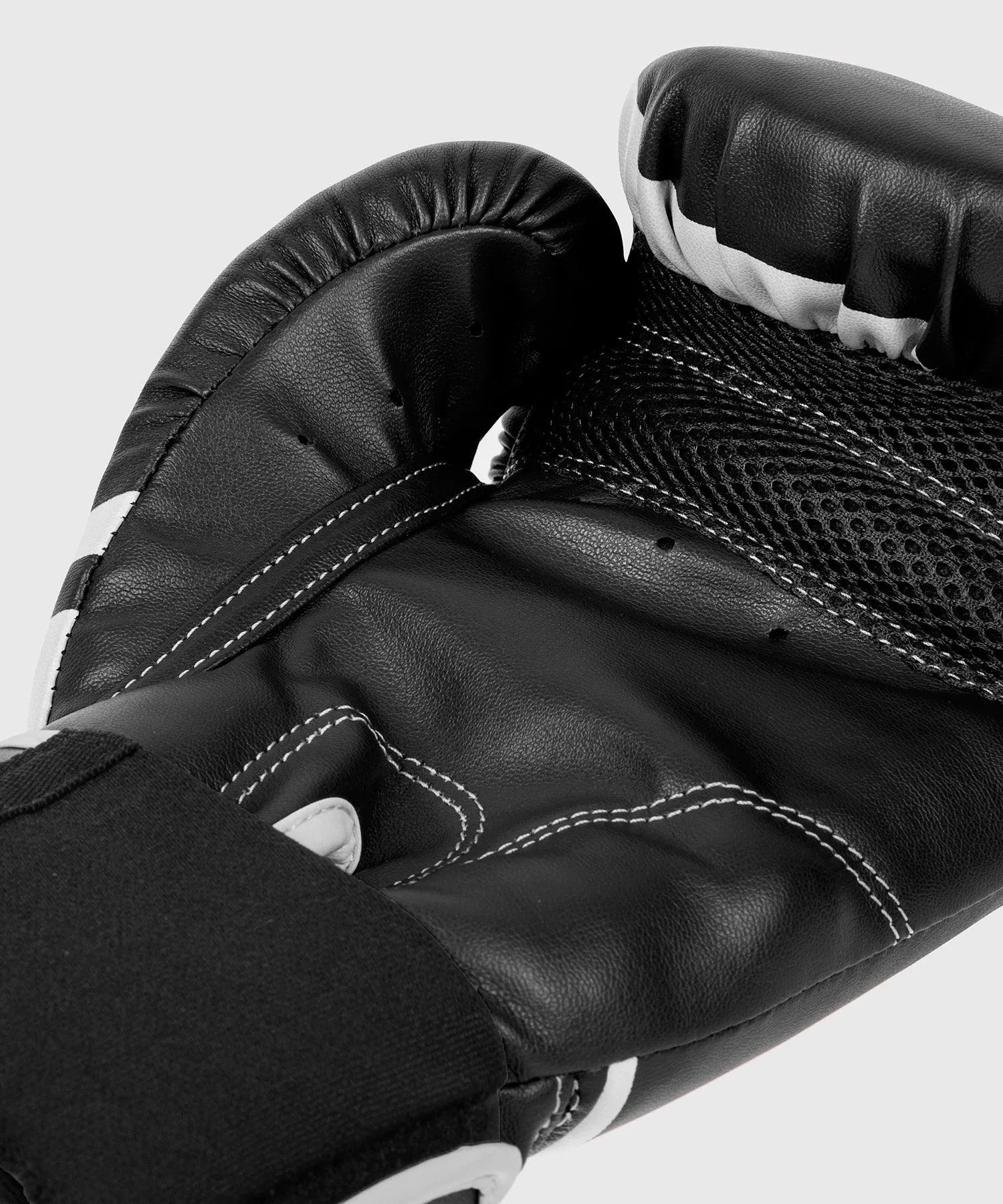 Guantes de Boxeo Venum Challenger 2.0 - Negro/Blanco