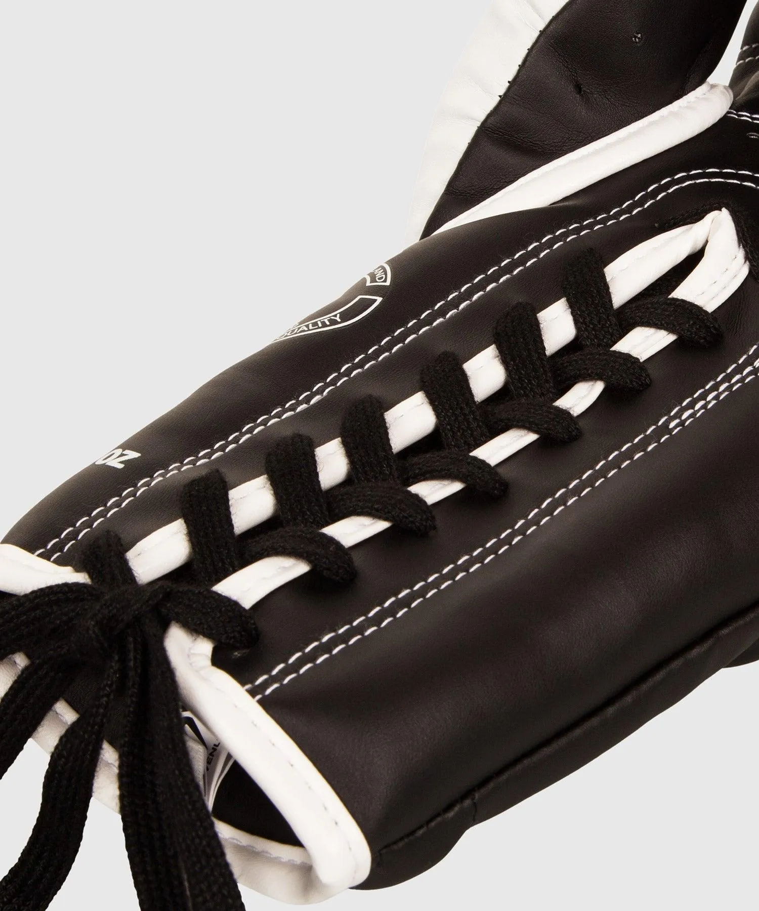 Guantes de Boxeo Venum Elite - Con cordones - Negro/Blanco