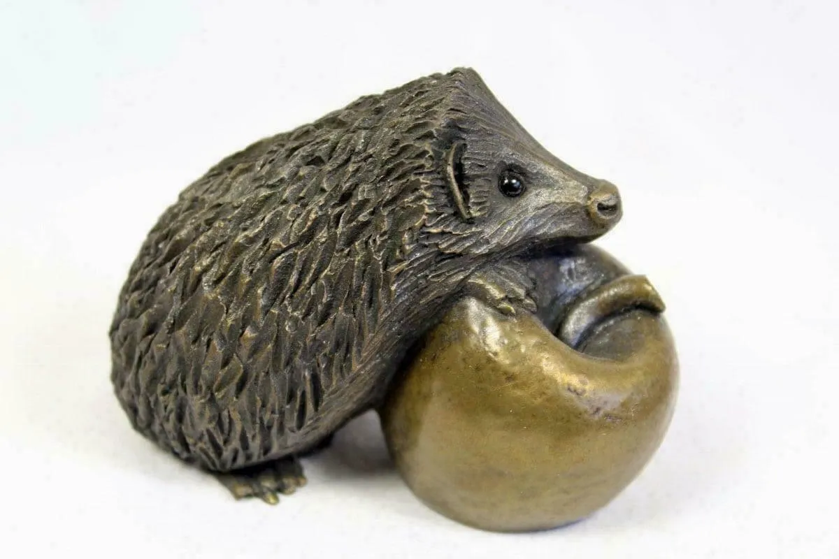 ORIELE BRONZE - SMALL HEDGEHOG WITH APPLE