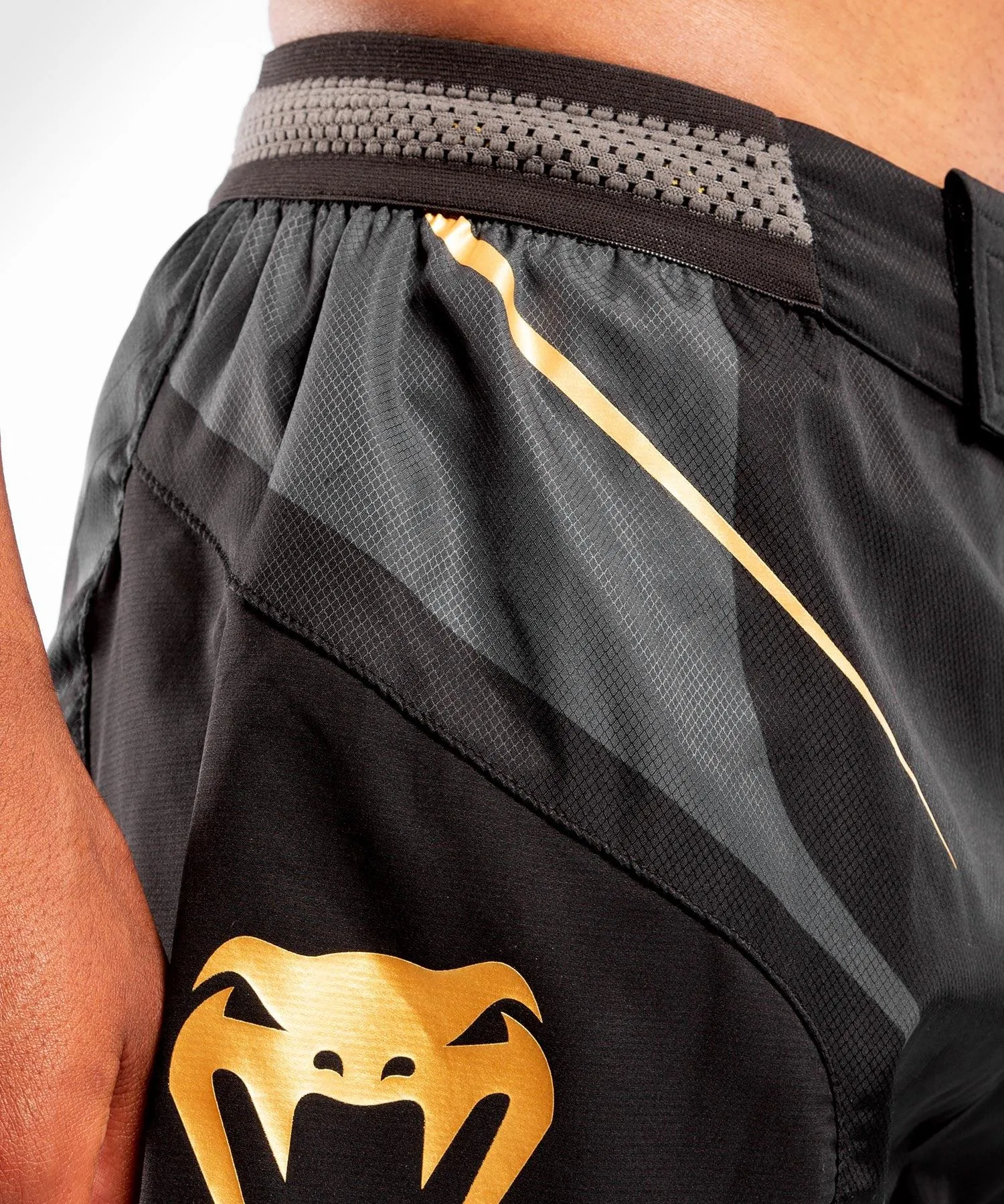 Pantalones cortos de combate Venum Athletics - Negro/Dorado