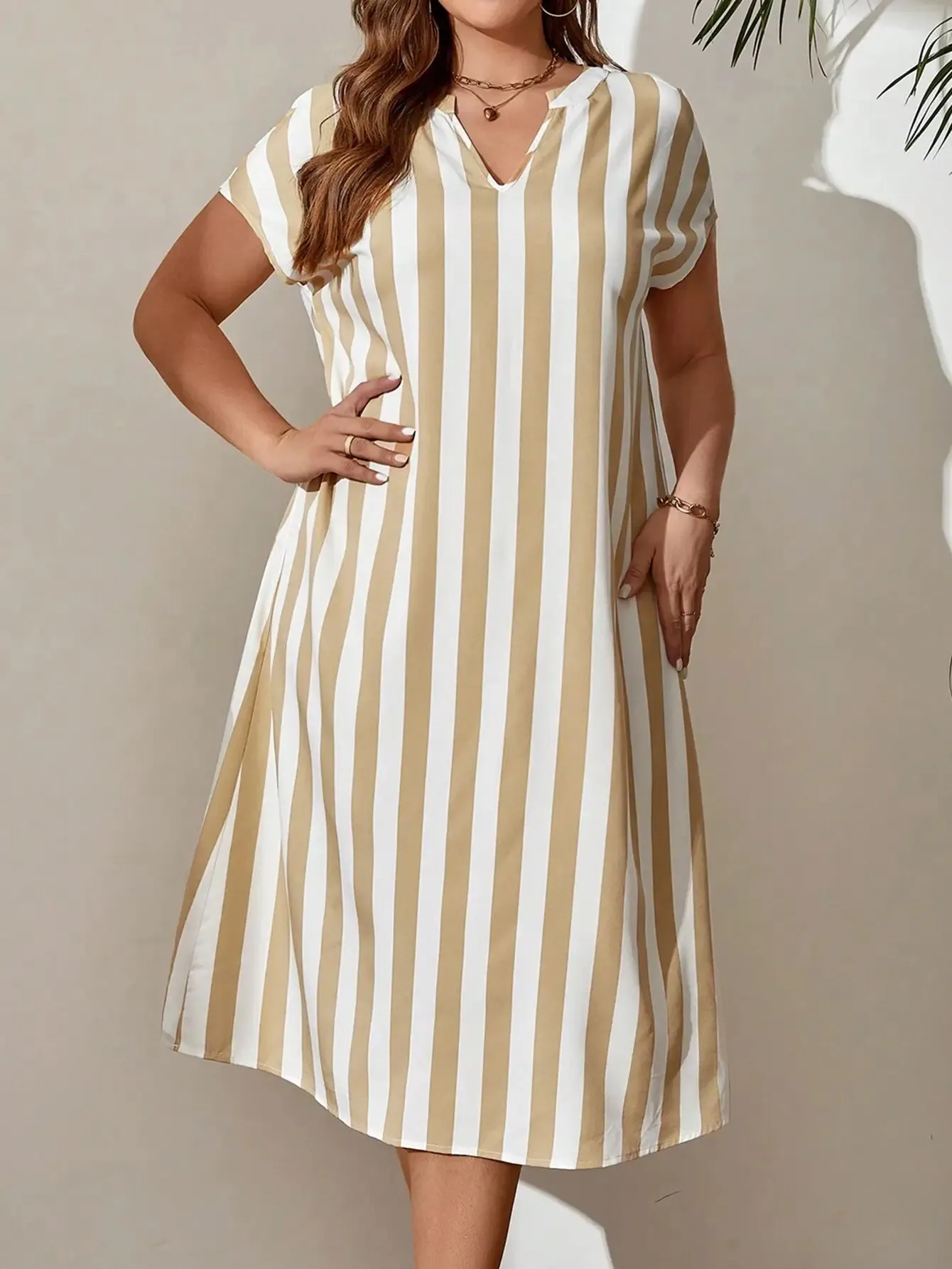 Vestido com decote em V listrado Plus Size - Thalia