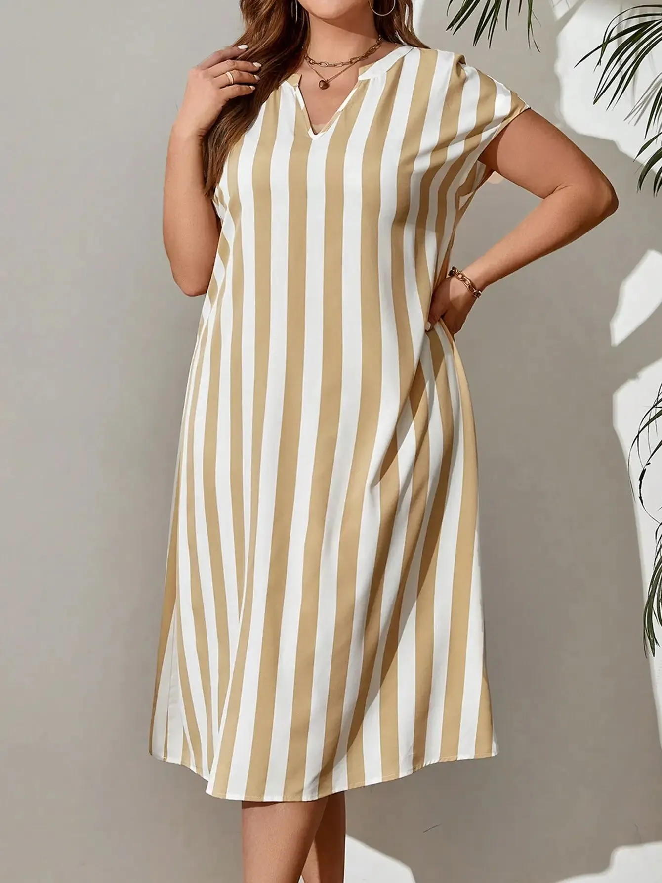 Vestido com decote em V listrado Plus Size - Thalia